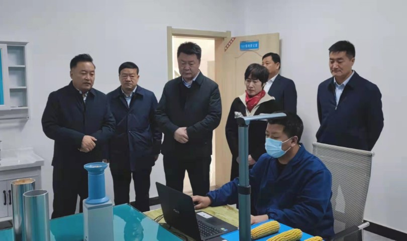 酒泉市政府黨組成員、副市長哈里別克來敦煌種業(yè)調(diào)研指導(dǎo)工作